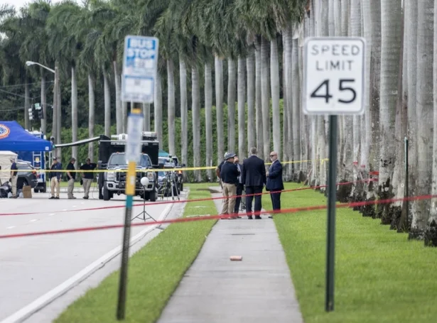 Økið kring golfbreytina í West Palm Beach varð avbyrgt eftir hendingina sunnudagin (Mynd: EPA)