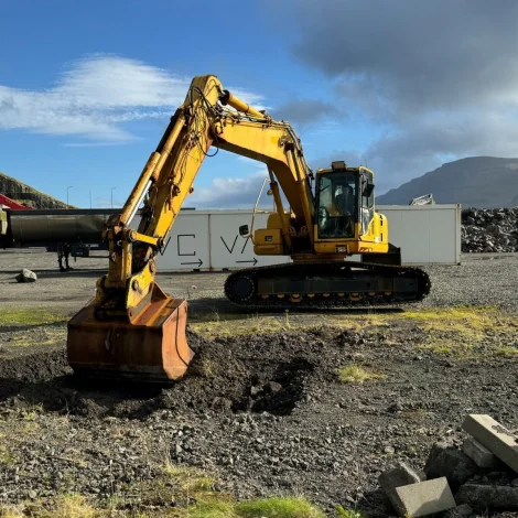 yrsta byggistigið er at innilokað tvær hæddir, soleiðis at róðrarfelagið Tindur fær húsað bátum felagsins (Mynd: Eysturkommuna)