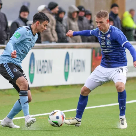 Jóannes Kaksø Danielsen legði upp til einasta málið til Sørvágs í dag - KÍ hevur ikki verið so tætt við Víking á stigatalvuna í longri tíð, men hetta er  helstov seint (Savnsmynd: Sverri Egholm)