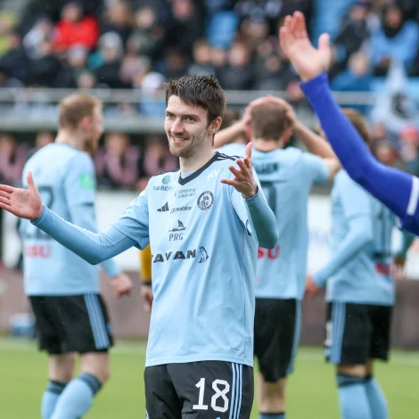 Víkingur er aftur tvey stig frammanfyri B36 í topp-fimm stríðnum - í kvøld vóru teirí ljósabláum tó ónøgdir við, at KÍ ikki fekk eina útvísing (Savnsmynd: Sverri Egholm)