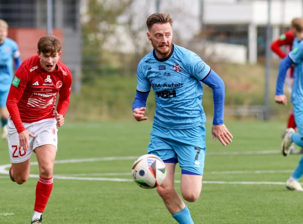 Brian Jakobsen, her í dysti fyri B68 í 2024, er aftur í AB og skal spæla móti júst B68 fríggjakvøldið klokkan 18.30 (Savnsmynd: Sverri Egholm)