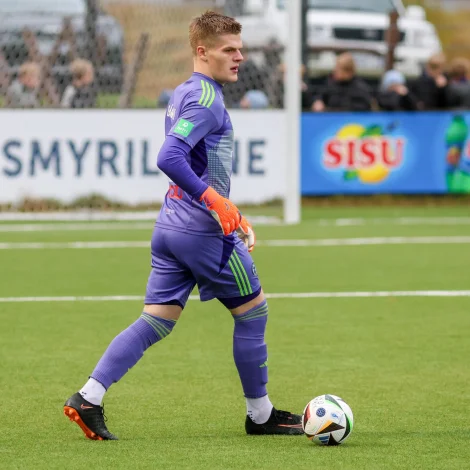 25-ára gamli leirvíkingurin stóð á gáttini til at gerast pápi fyri fyrstu ferð, tá fyrri dysturin móti Linfield varð spældur. Tískil var hann á sjúkrahúsinum og ikki á Tórsvølli (Savnsmynd: Sverri Egholm)