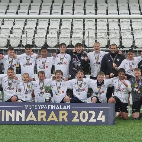 U17-finalan var ógvuliga undirhaldandi við seks málum í 1. hálvleiki og átta samanlagt. B36-dreingirnir syrgdu fyri reinum steypahattrikki til felagið - teir liggja í løtuni til FM eisini (Mynd: B36)