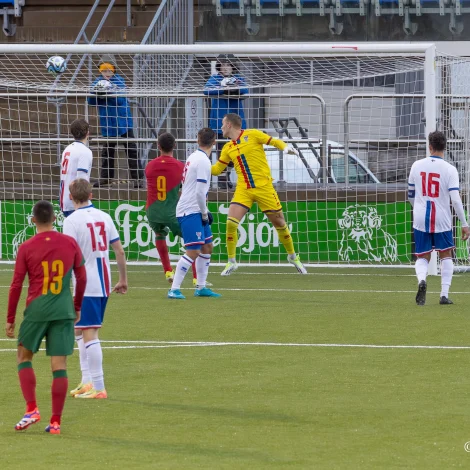 Ari Petersen hevði ongan møguleika, tá skotið varð á mál í 89. minutti. Hetta var málið til 3-1. - Deiligt at spæla aftur í dag...um vit fáa trý stig týsdagin, so eru vit í øllum førum rímilga væl nøgdir við hesa undankappingina.(Mynd: Andrei Antal)