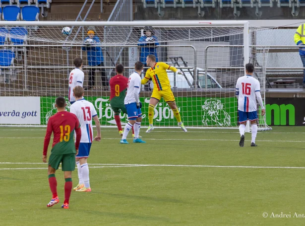 Ari Petersen hevði ongan møguleika, tá skotið varð á mál í 89. minutti. Hetta var málið til 3-1. - Deiligt at spæla aftur í dag...um vit fáa trý stig týsdagin, so eru vit í øllum førum rímilga væl nøgdir við hesa undankappingina.(Mynd: Andrei Antal)