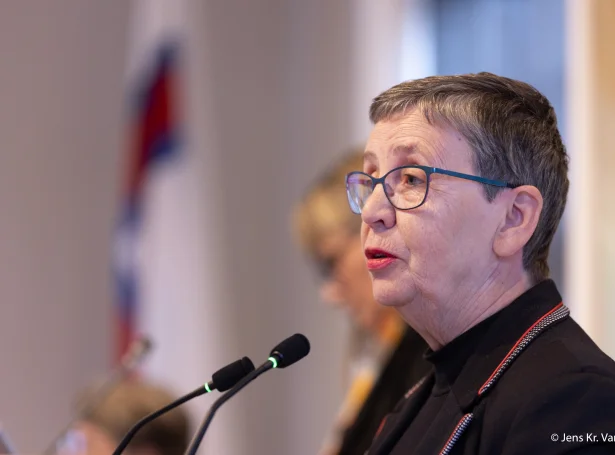 So hevur onkur eitt broytingaruppskot og onkur egnar viðmerkingar, og tað er tað arbeiðið, ið er í gongd, sigur Eyðgunn Samuelsen (Savnsmynd: Sverri Egholm)