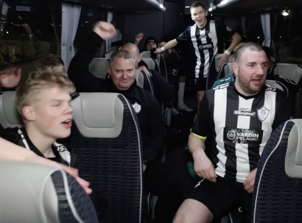 Video: Við TB-bussinum oman til Smyril