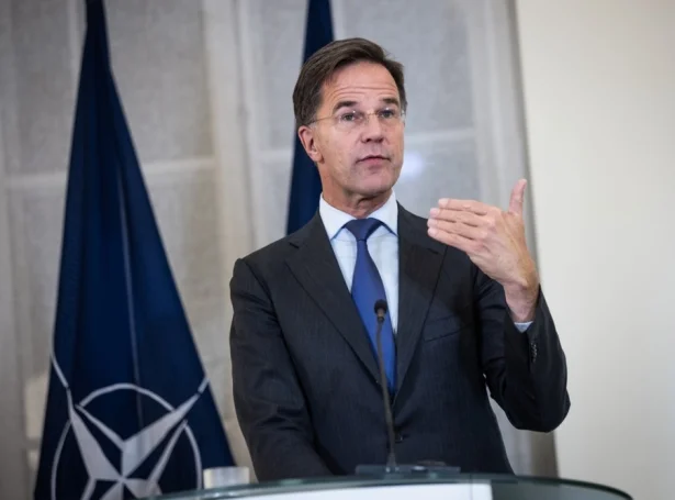 Mark Rutte, Nato-aðalskrivari á tíðindafundi í Estlandi 22. oktober (Mynd: EPA)