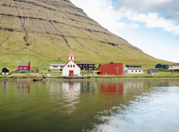 Henda hátíðardagin ætlar kirkjuráðið at gera væl burturúr, við fleiri ymiskum tiltøkum. Eitt av hesum tiltøkum er útgávan av eini bók, sum lýsir kirkjuna frá tí degi, ið tekningin til kirkjuna var gjørd, og til dagin í dag.