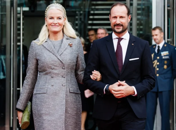 Mette-Marit krúnprinsessa og Haakon krúnprinsur (Mynd: EPA)