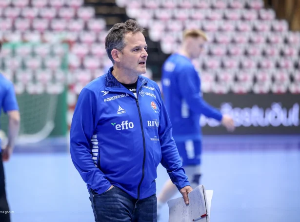 - Vit skulu fáa nógvar spælarar í spæl hesar dagarnar. Hetta er eisini ein góður møguleiki hjá teimum yngru og hjá teimum, sum ikki hava spælt nógv stórar landsdystir at vísa seg fram. Landsliðsvenjarin fegnast um góðar dystir stutt undan EM og støðuni í hópinum (Savnsmynd: Sverri Egholm)