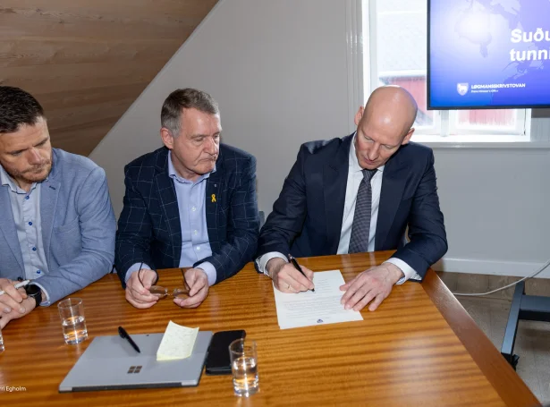 Bjarni Hammer og onnur vildu hava Miðflokkin inn fyri Framsókn, men sum skilst er hetta ikki á borðinum í løtuni (Savnsmynd: Sverri Egholm)