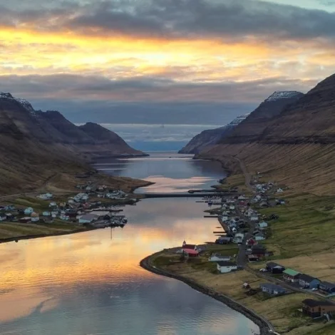 Stóð fastur í fjørðuni í smáar tveir tímar