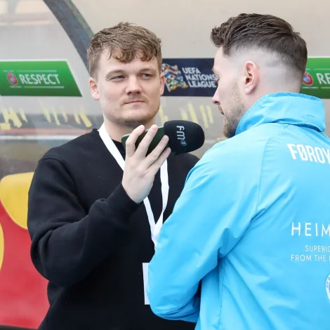 Trygvi Absalonsen sigur frá tveimum dystum í dag; tann seinni er HB-NSÍ (Mynd: Hans Erik Danielsen)