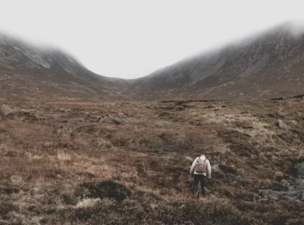 Vit kenna tað øll, tá vit ganga skjótt í brattari brekku í fjøllunum, at tað fer at brenna í vøddunum. Nú er nýggj vitan fingin til vega um, hví so er. Hetta er danska, kanadiska og føroyska granskingarverkætlan