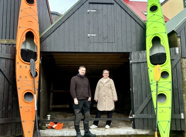 Jan Haldansen og skjótt fráfarandi borgarstjórin í Vestmanna, Bjørg á Rógvi (Mynd: Vestmanna kommuna)