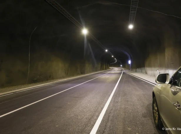 Hjá løgregluni er í løtuni enn nakað av óvissu um, júst hví og hvussu ferðsluóhappið hendi (Savnsmynd: Jens Kr. Vang)