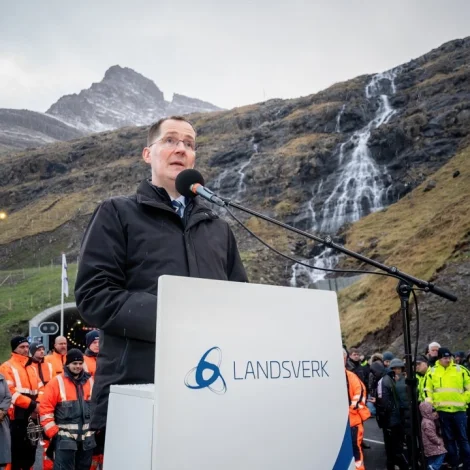 Tunlarnir Norður um Fjall latnir upp