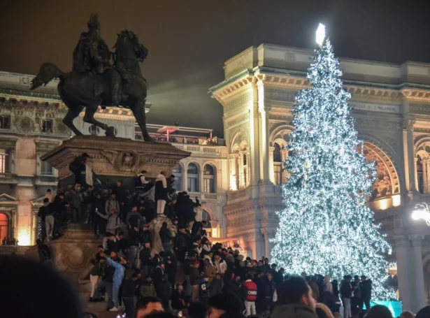 Duomo torgið í Milano á nýggjárinum (Mynd: EPA)