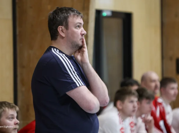 40-ára gamli danin, sum kom til Skála fyri tveimum árum síðani, stóð á odda í dag, tá StÍF tapti í Hoyvík. Tað er ikki endaliga vist, um hetta var síðstu ferð, men venjarin er eftir øllum at døma á veg úr felagnum (Savnsmynd: Sverri Egholm