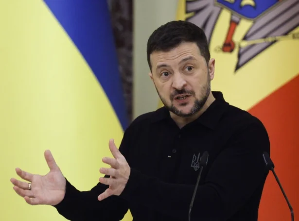 Ukrainski forsetin, Volodymyr Zelenskyj á tíðindafundi í Kyiv í gjár (Mynd: EPA)