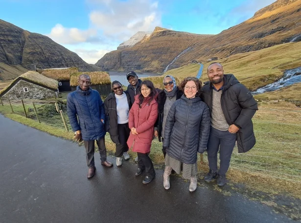 Allir skeiðsluttakarar eru útvaldir av einum netverki, ið er skipað undir UNESCO. Netverkið fær umsóknir úr øllum heiminum, og tey seta høg krøv til umsøkjarar, ið skulu hava viðkomandi útbúgving og starv