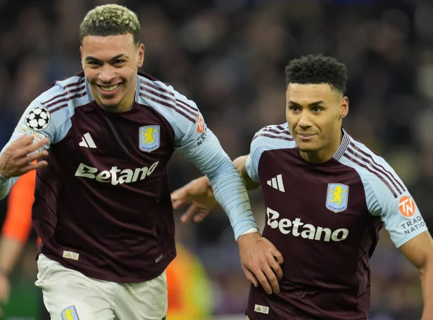 Morgan Rogers (hattrikk) og Ollie Watkins skoraðu málini, tá Aston Villa vann 4-2 á Celtic í gjárkvøldið. Hetta sendi Birmingham-felagið í topp-átta (Mynd: EPA)