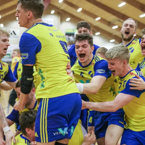 VÍF er verandi steypavinnari hjá monnum, og sunnukvøldið spældu vestmenningar seg í finaluna aftur eftir hádramatiska hálvfinalu móti Kyndli (Mynd: Jens Kr. Vang)