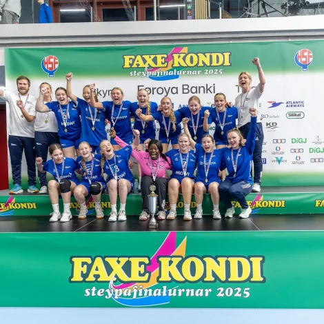 Fyrstu steypavinnararnir nakrantíð í nýggju stórhøllini (Mynd: Andrei Antal/HSF)
