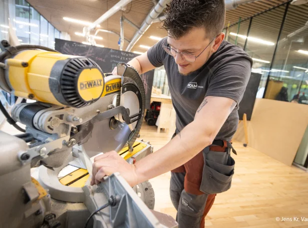 Helmingurin av lærlingunum læra innan tær siðbundu føroysku yrkisútbúgvingarnar innanfyri maskinsmíð, húsasmíð og elektrikara (Savnsmynd: Jens Kr. Vang)