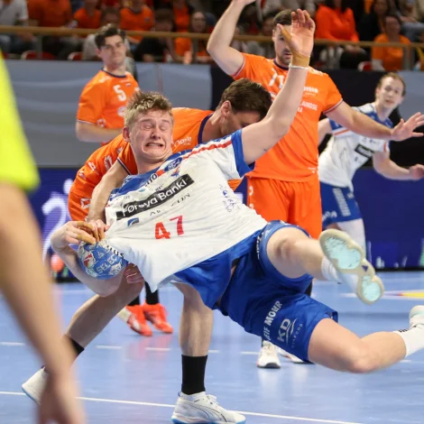 Føroyar vunnu við einum máli, tá liðini hittust til týðandi EM-undankappingardyst seinast. Hetta vildu niðurlendingar løna føroyingum aftur í Trondheim í kvøld (Savnsmynd: Sverri Egholm)