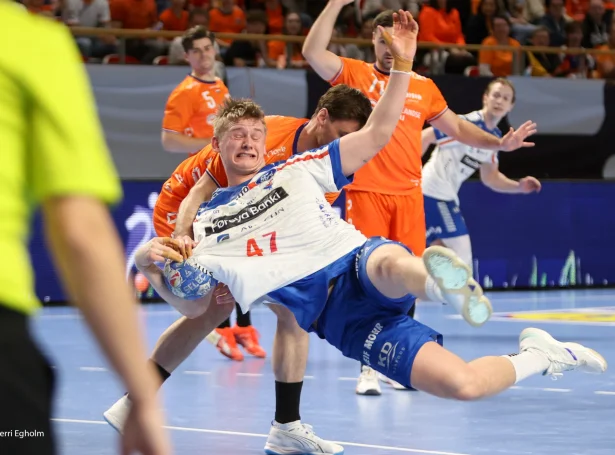 Føroyar vunnu við einum máli, tá liðini hittust til týðandi EM-undankappingardyst seinast. Hetta vildu niðurlendingar løna føroyingum aftur í Trondheim í kvøld (Savnsmynd: Sverri Egholm)