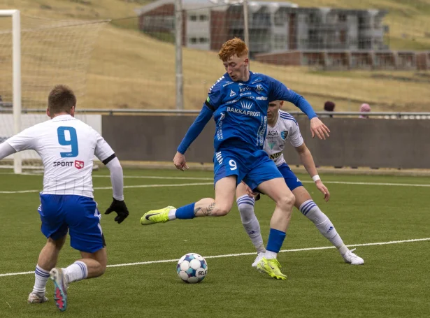 FC Suðuroy hevur av álvara tørv á stigum, tá EB/Streymur vitjar um vikuskifti - eftir ætlanini nú er tað tíðliga seinnapartin sunnudagin (Savnsmynd: Bjartur Vest)