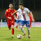 Brandur Hendriksson Olsen og teir fara eftir at koppa tað sín veg móti Montenegro hesaferð. Í mars glapp stigið av hondum í 95. minutti (Mynd: Sverri Egholm)