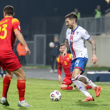 René Shaki Joensen hevur ikki verið við tríggjar tær seinastu ferðirnar vegna ymiskar snuddir - KÍ-spælarin kann fáa stóran leiklut í Kroatia (Mynd: Sverri Egholm)