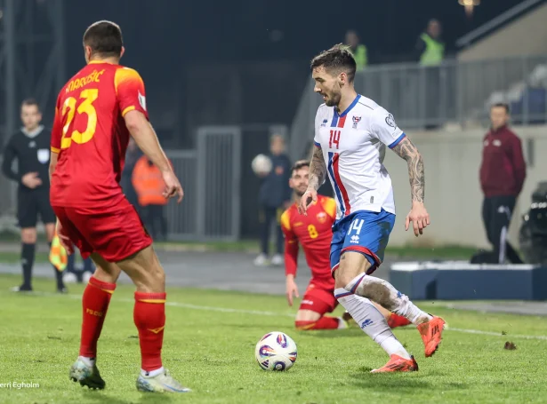 René Shaki Joensen hevur ikki verið við tríggjar tær seinastu ferðirnar vegna ymiskar snuddir - KÍ-spælarin kann fáa stóran leiklut í Kroatia (Mynd: Sverri Egholm)