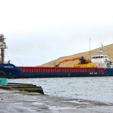 Kryssholm ger manningarskifti á Miðvági
