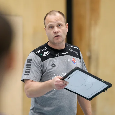 Claus Mogensen fær spennandi uppgávu sunnudagin - men undir serstøkum umstøðum (Savnsmynd: Sverri Egholm)