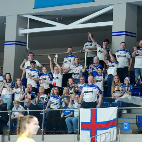 Føroysku fjeppararnir kundu hóast alt fegnast (Mynd: Sverri Egholm)