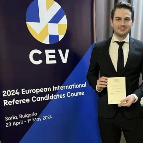 Dávið Ryan dómari í EM kapping í flogbólti