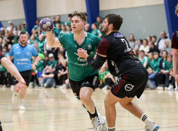 Ovi Lützen og hinir í grønum skulu aftur stríðast við Helga Hildarson Hoydal og hinar hoyvíkingar um gull. Tað var ikki við mýkindum í fjør, har talan gjørdist um fimm finalur (Mynd: Sverri Egholm)