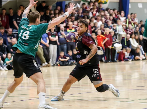 Tað endaði 3-2 í FM-finaludystin millum Kyndil í H71 í fjør. Í ár byrjaði H71 finalurøðina betri - uttan at spæla væl størsta partin av dystinum (Savnsmynd: Sverri Egholm)