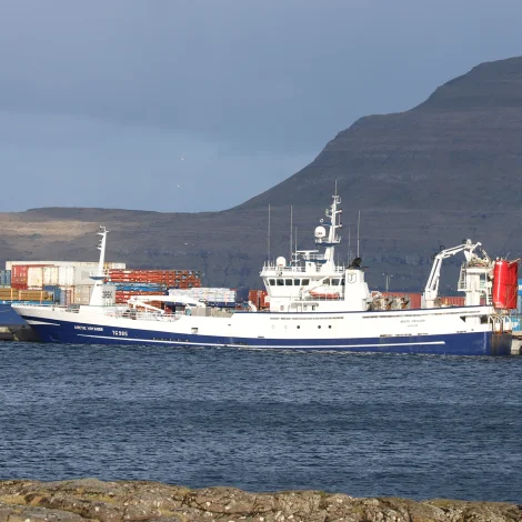 Arctic Voyager landar í Fuglafirði