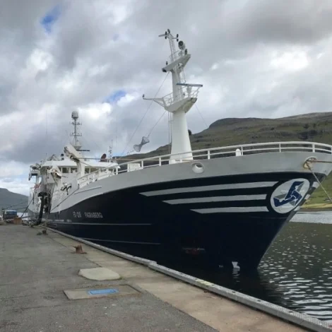 Fagraberg landar í Fuglafirði