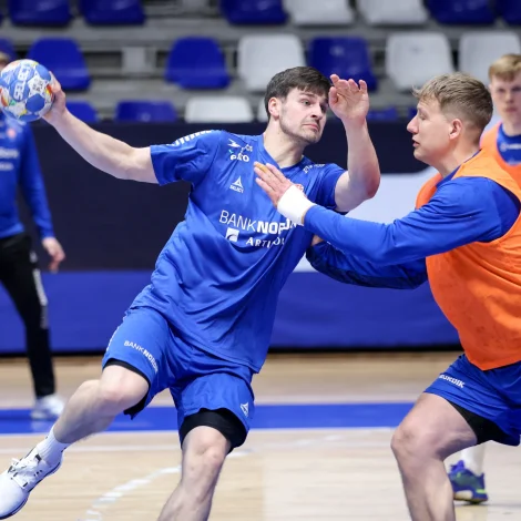 Rói Ellefsen á Skipagøtu spældi so at siga ikki í undankappingini, men spælskiparin úr bestu svensku deildini hevði serliga í 1. hálvleiki í dag nógvar góðar støður móti norðmonnum (Savnsmynd: Sverri Egholm)