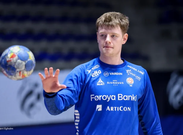 Bjarni í Selvindi er í gongd við sítt kappingarár nummar tvey í Íslandi - og við sína finalurøð nummar tvey. Bakkurin av Skála skeyt tvey mál í fyrstu finalunui í kvøld (Sverri Egholm)