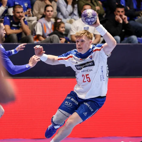 Vilhelm Poulsen fer nú undir sítt annað ár í Hannover og í Bundesliguni. Liðið endaði á 6. plássi í fjør (Savnsmynd: Sverri Egholm)