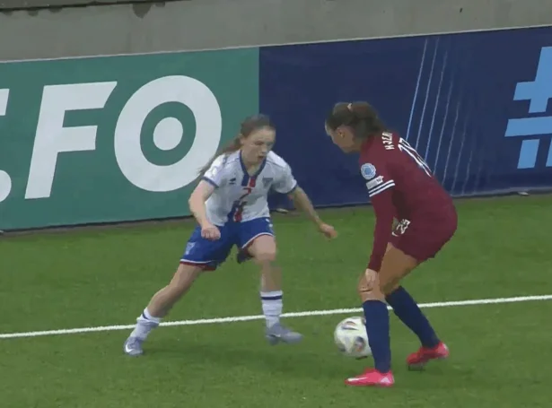 Video: - Tær ganda við bóltinum