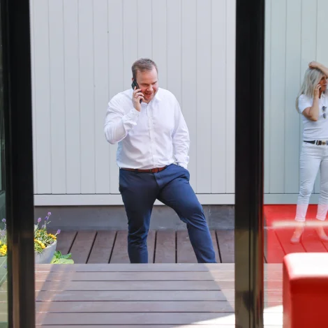 Beinir stendur sterkur í løgmansstríðnum