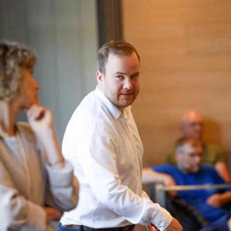 Veljarakanning: Fólkaflokkurin fer upp á tólv